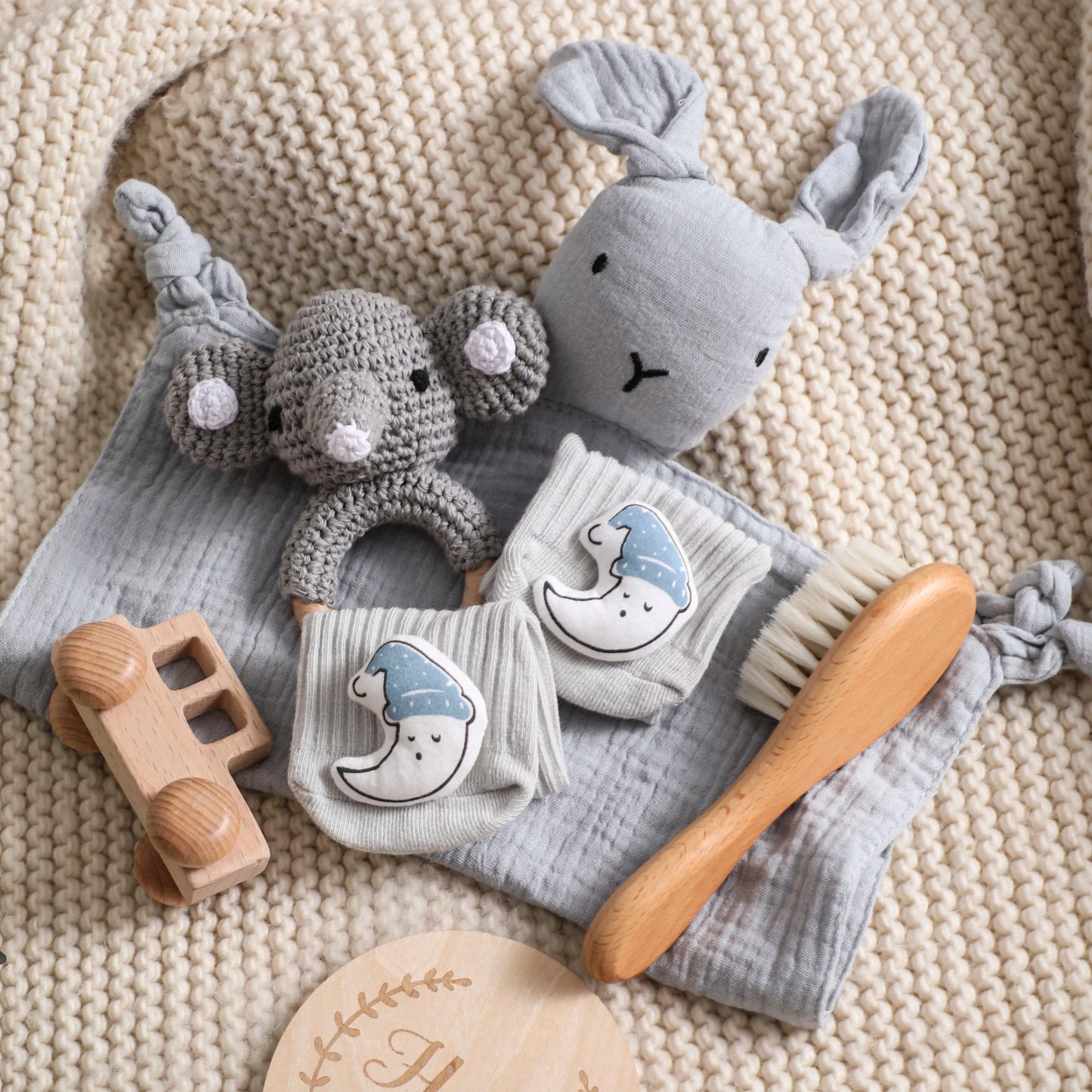 7pc Newborn Bath Toy Set - Cake Pops Parties