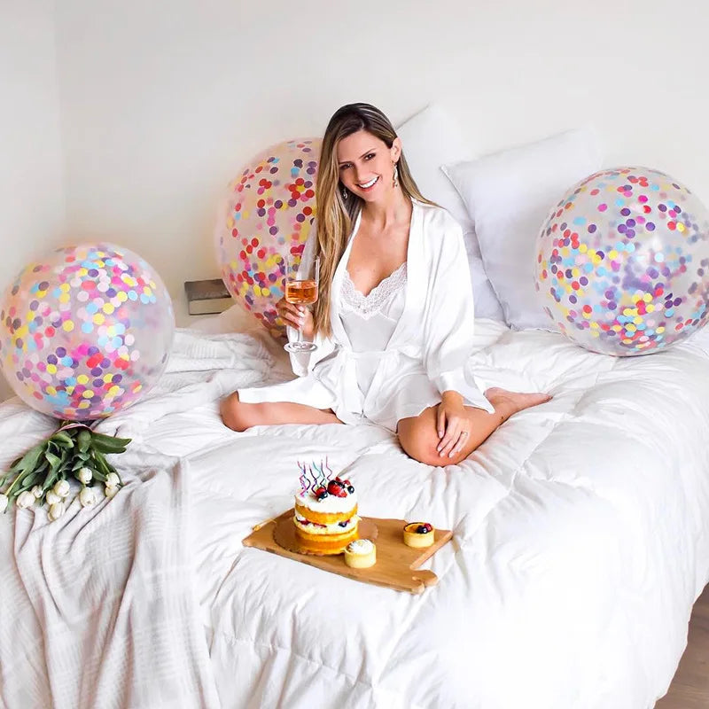 Ballons de fête de mariage avec confettis