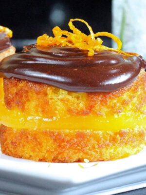 Round Shape Tangy Orange Jelly Jaffa Sponge Cake