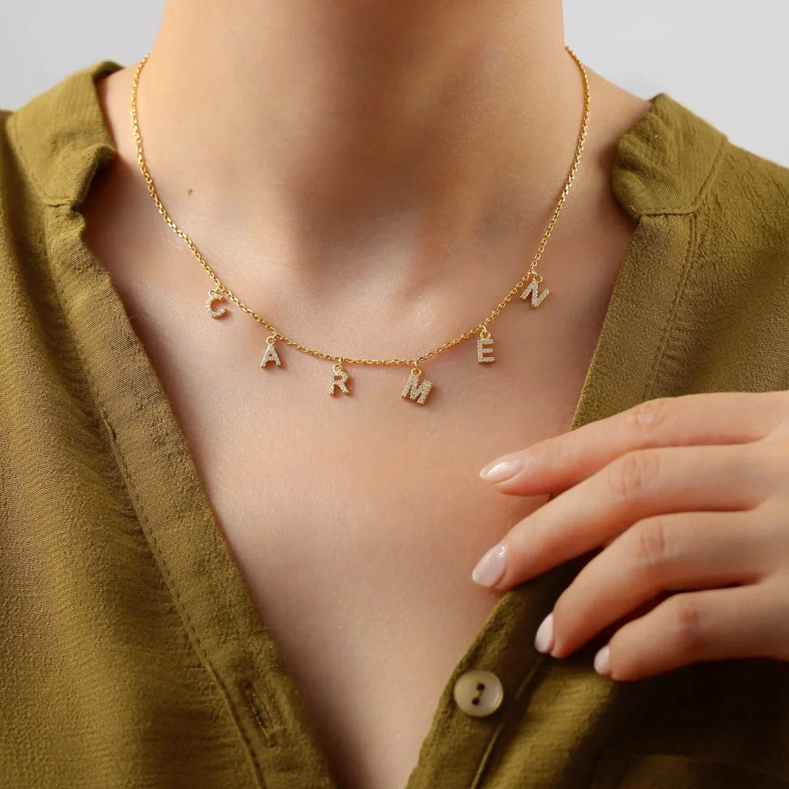 Collier avec nom et lettre personnalisés en acier inoxydable