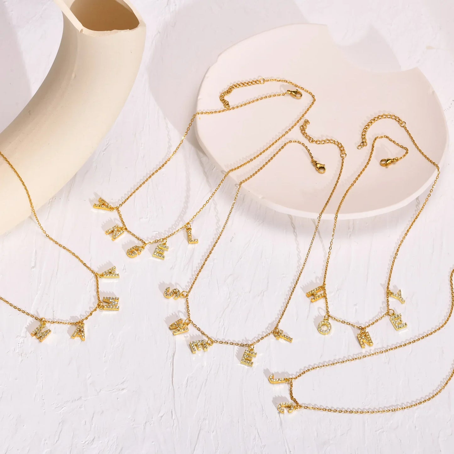 Collier avec nom et lettre personnalisés en acier inoxydable