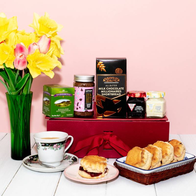 Indulge in a Classic British Tradition: The Afternoon Tea and Scones Hamper