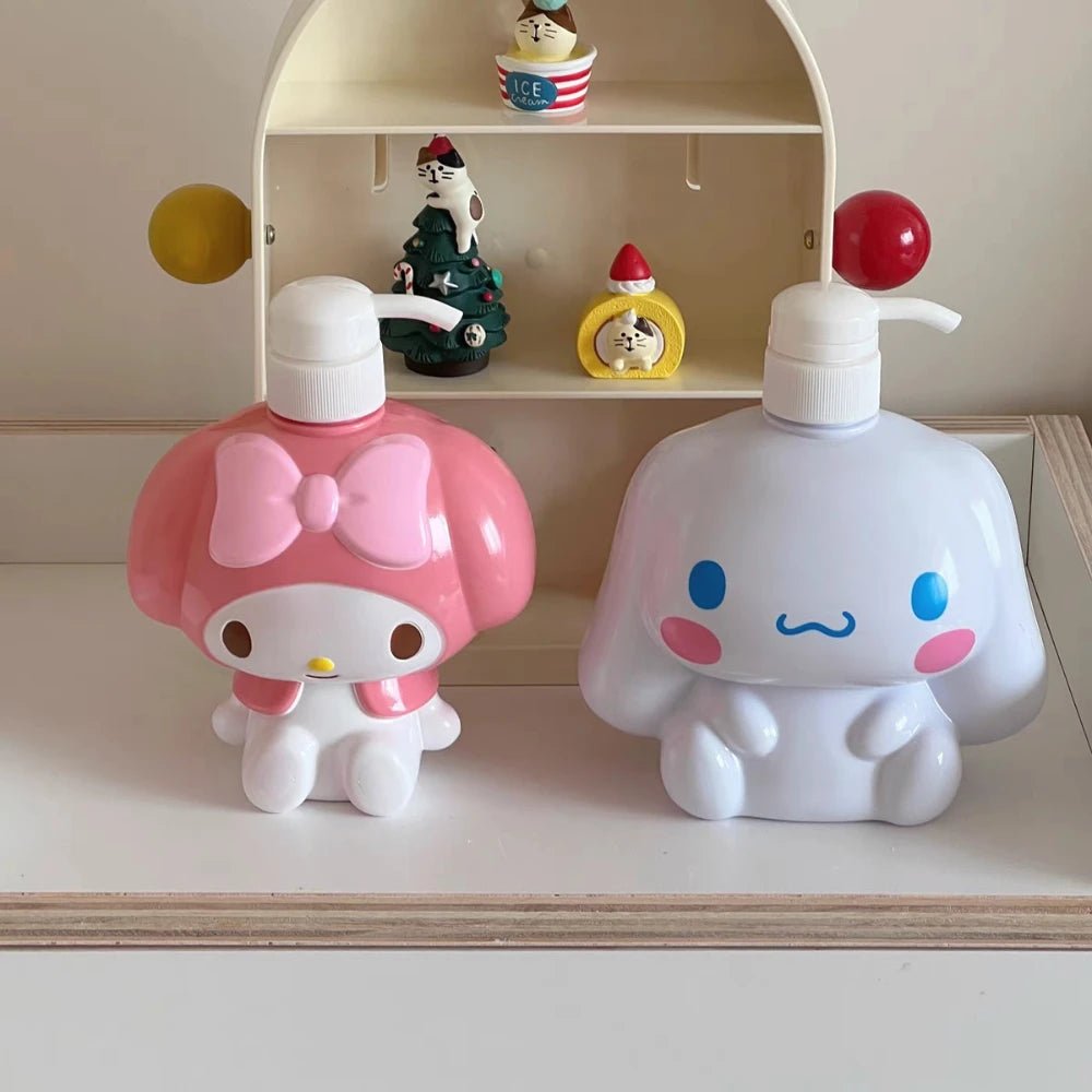 Hello Kitty Melody Large Capacity Press Dispenser Kuromi Bottle - Cake Pops Parties