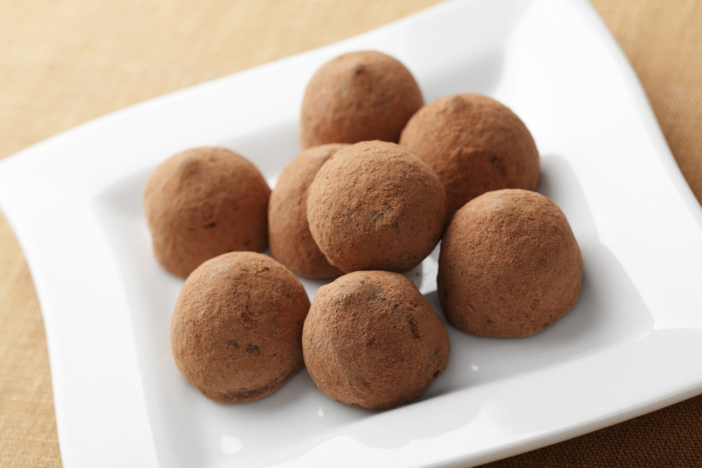 Round Chocolate Fat Bombs Keto Low Carb - Cake Pops Parties