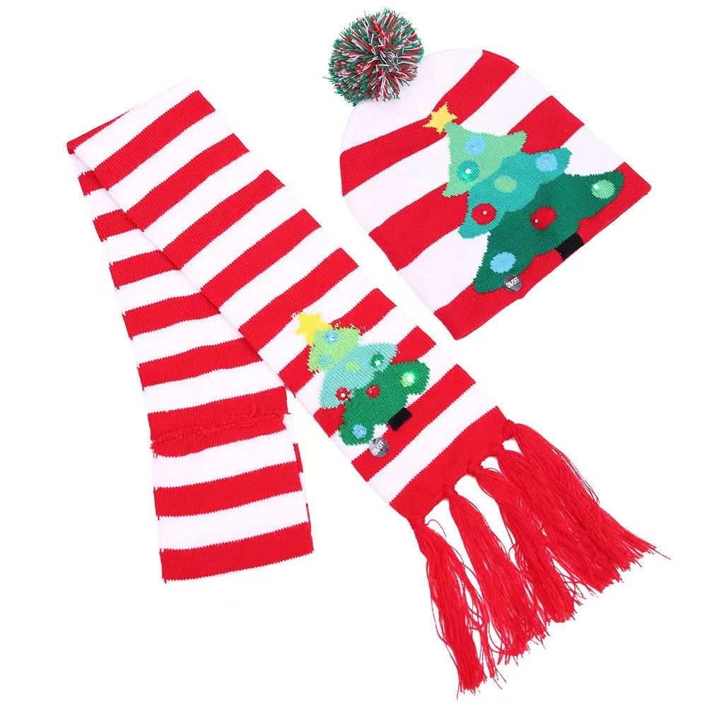 Bonnet de Noël tricoté avec boule de fourrure