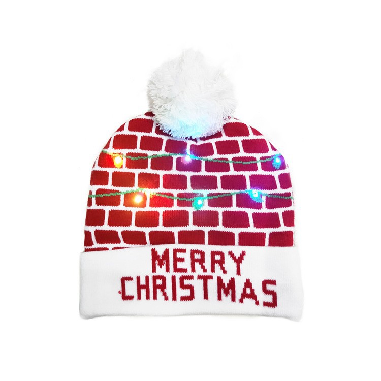 Bonnet de Noël tricoté avec boule de fourrure