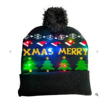 Bonnet de Noël tricoté avec boule de fourrure