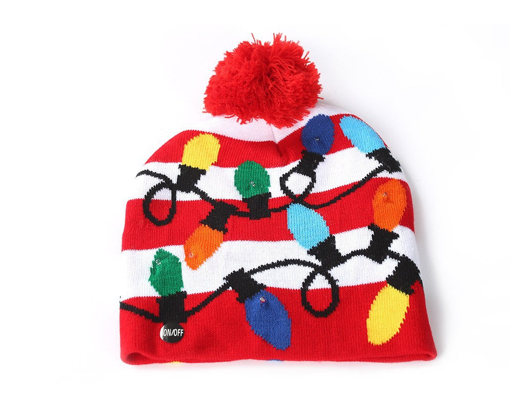Bonnet de Noël tricoté avec boule de fourrure