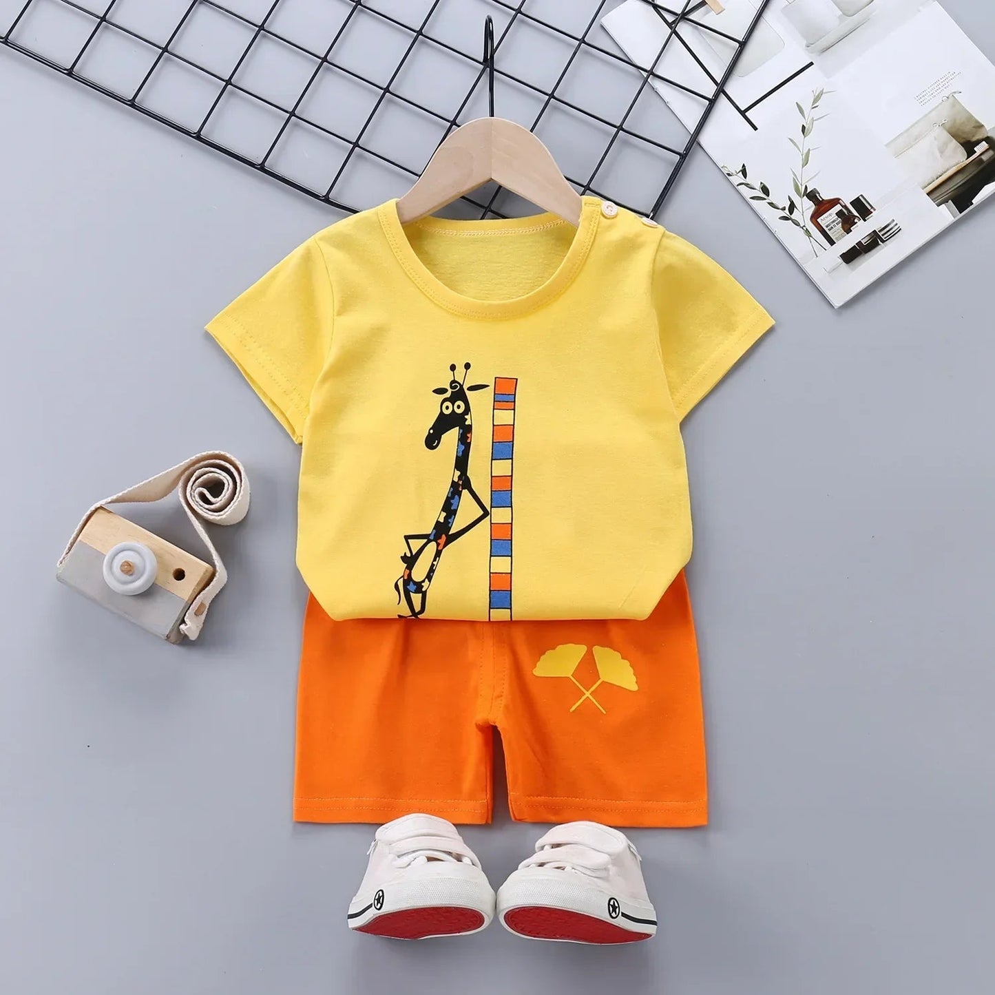 2PCS Children's T-shirt & Shorts Set - Cake Pops Parties