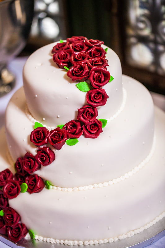 Red Roses Round Wedding Layer Cake