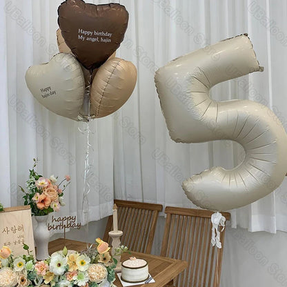 Ensemble de ballons d'anniversaire beiges