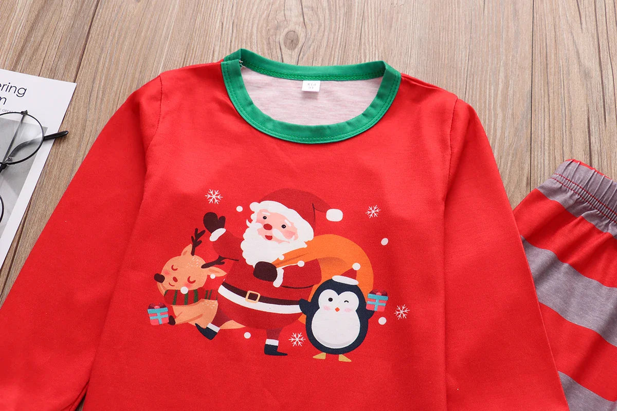 Ensemble de pyjamas assortis pour la famille de Noël