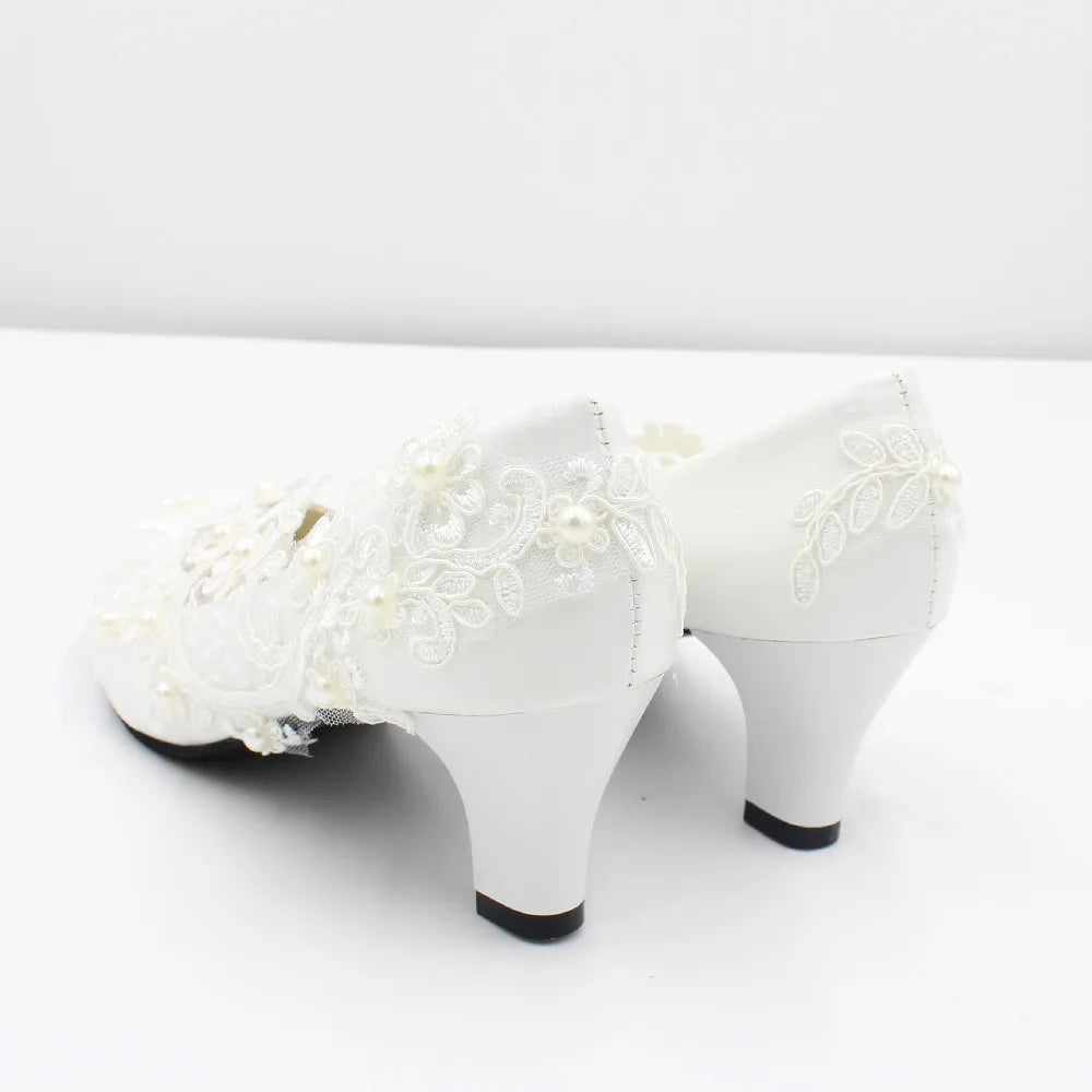 Chaussures de mariage en dentelle blanche pour femmes de grande taille 