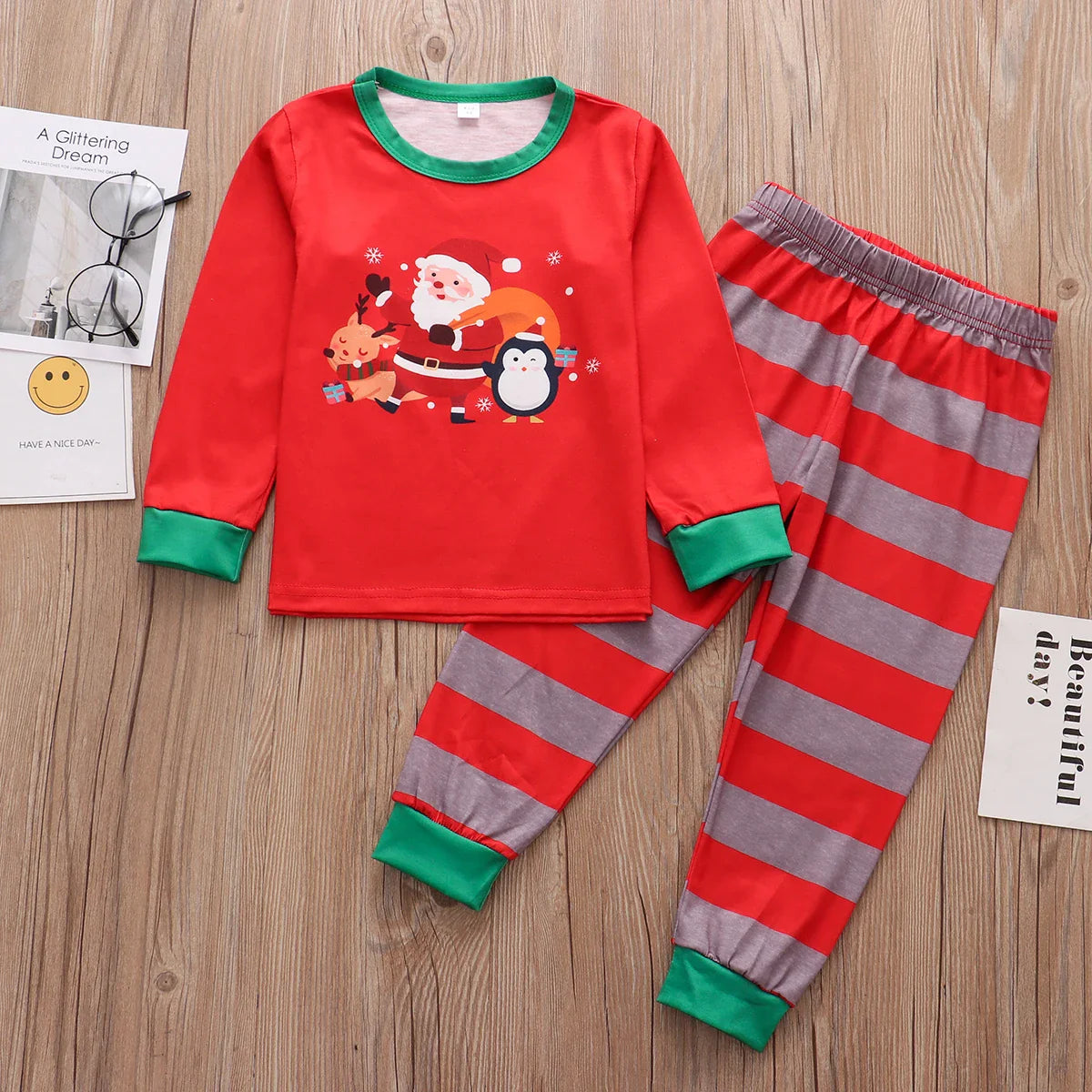 Ensemble de pyjamas assortis pour la famille de Noël
