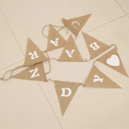 Guirlande de fanions en toile de jute M. et Mme Just Married