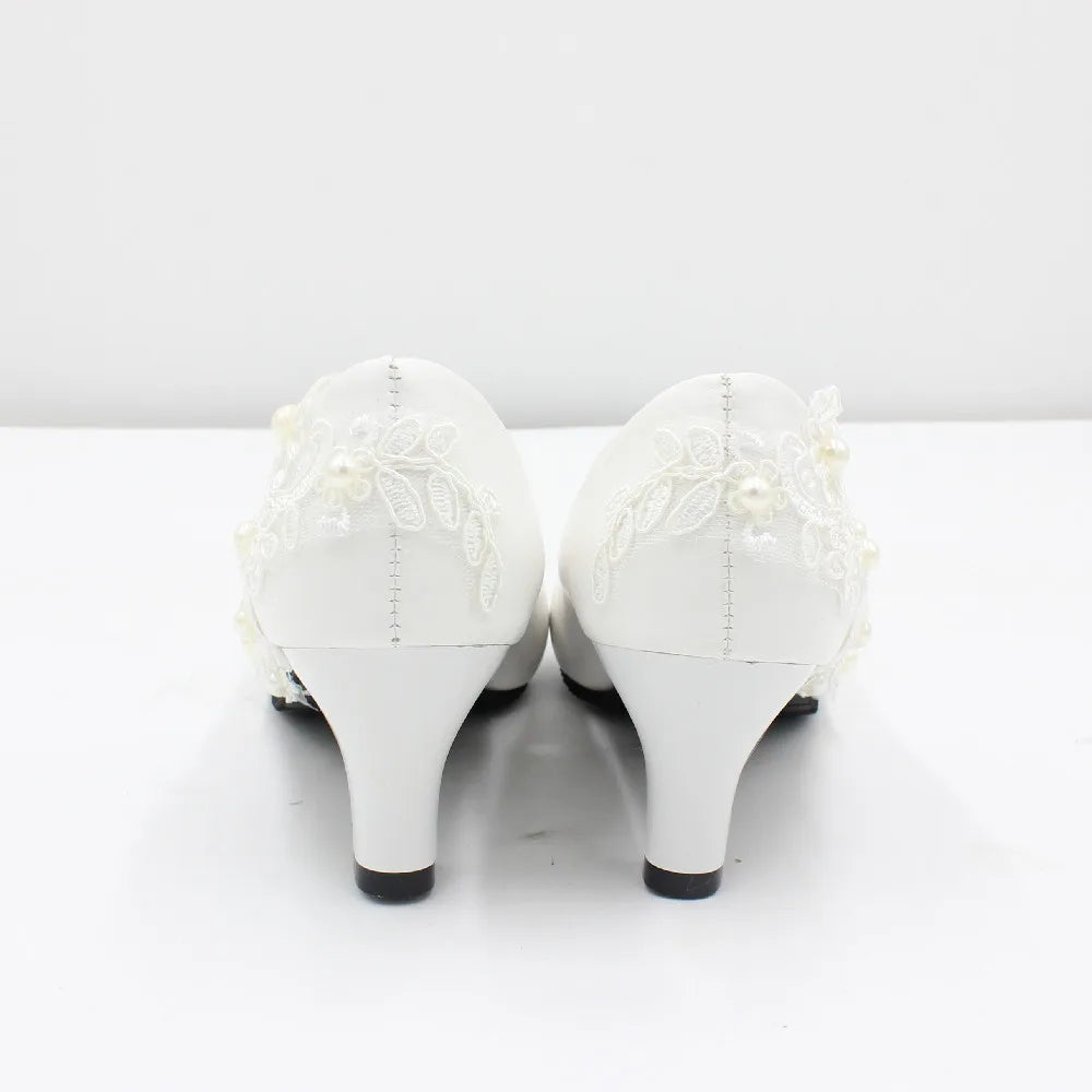 Chaussures de mariage en dentelle blanche pour femmes de grande taille 