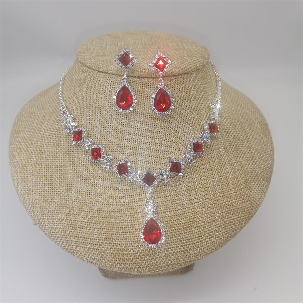Ensemble collier et boucles d'oreilles vintage en strass
