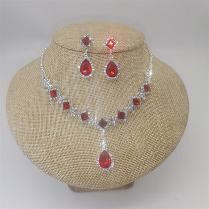 Ensemble collier et boucles d'oreilles vintage en strass
