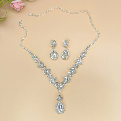 Ensemble collier et boucles d'oreilles vintage en strass