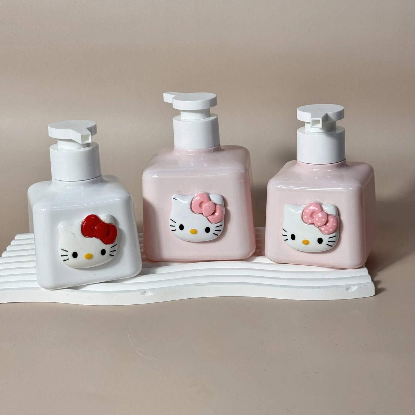 Hello Kitty Cartoon Pump Dispenser 200/300ml Portable Kawaii - Cake Pops Parties
