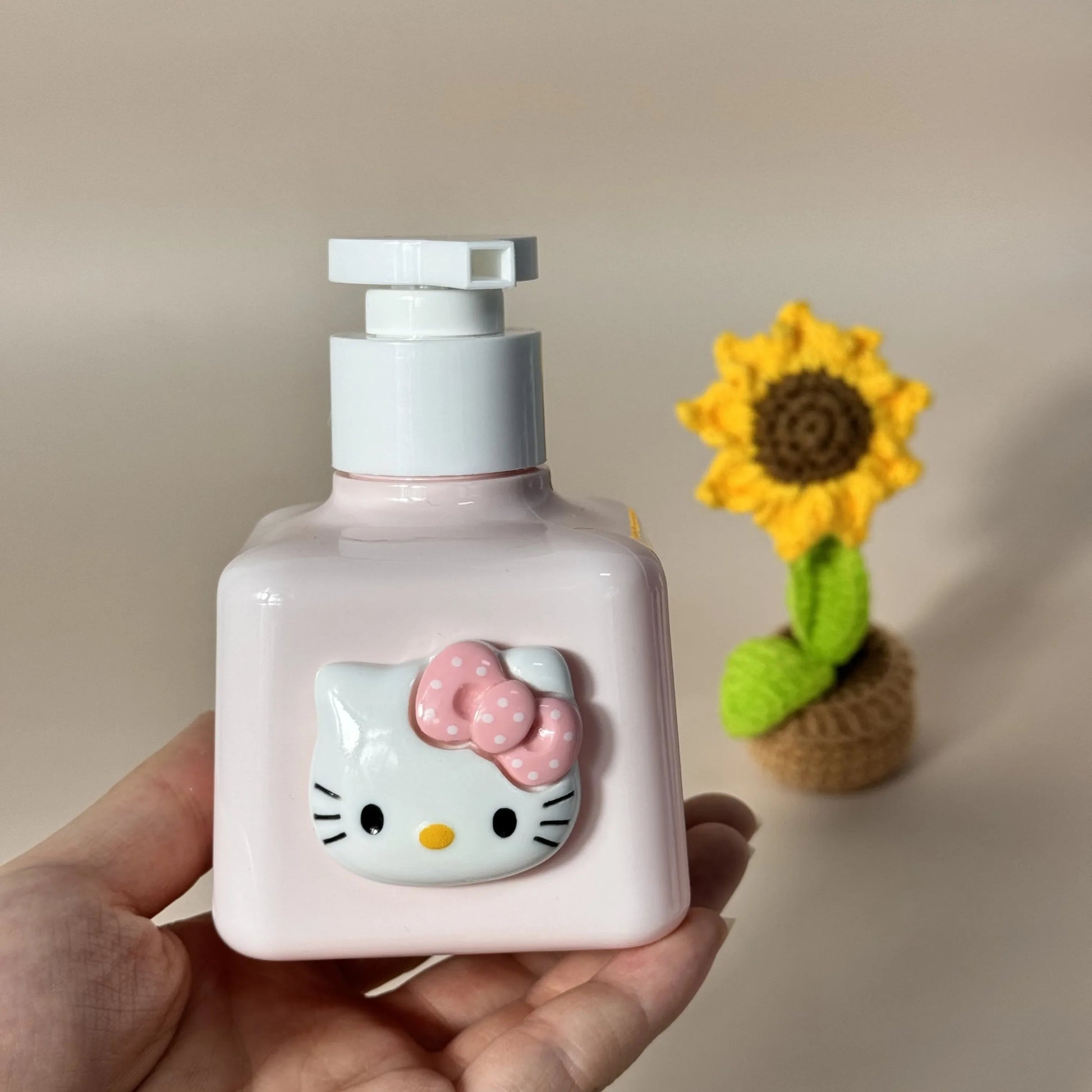 Hello Kitty Cartoon Pump Dispenser 200/300ml Portable Kawaii - Cake Pops Parties