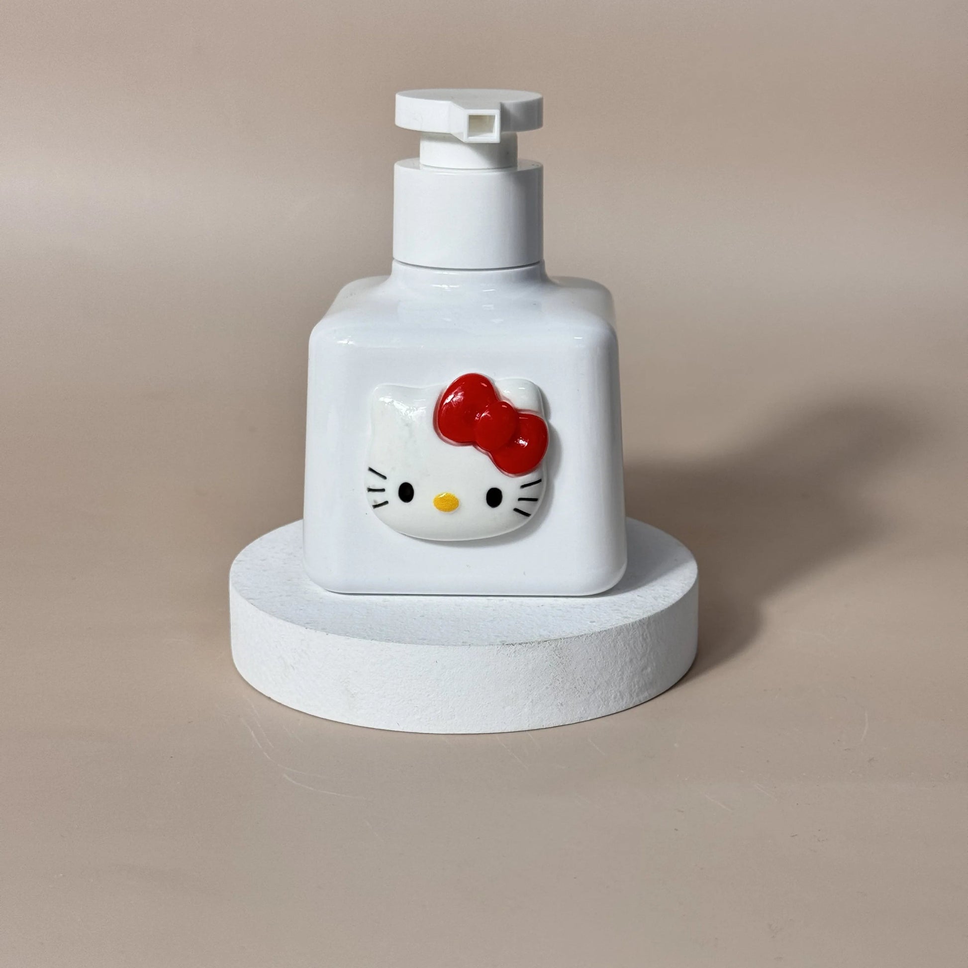Hello Kitty Cartoon Pump Dispenser 200/300ml Portable Kawaii - Cake Pops Parties