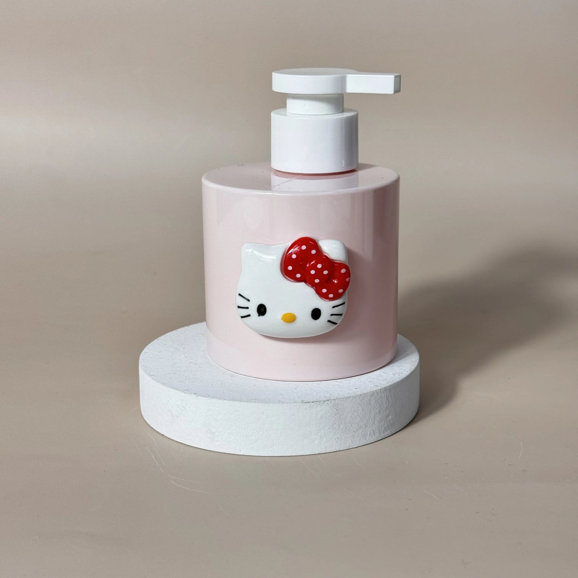 Hello Kitty Cartoon Pump Dispenser 200/300ml Portable Kawaii - Cake Pops Parties