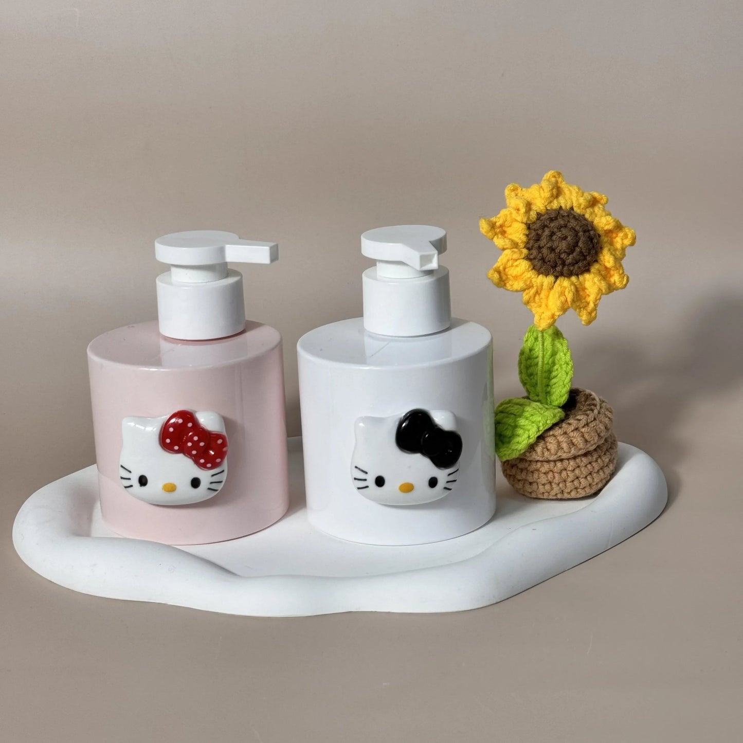 Hello Kitty Cartoon Pump Dispenser 200/300ml Portable Kawaii - Cake Pops Parties