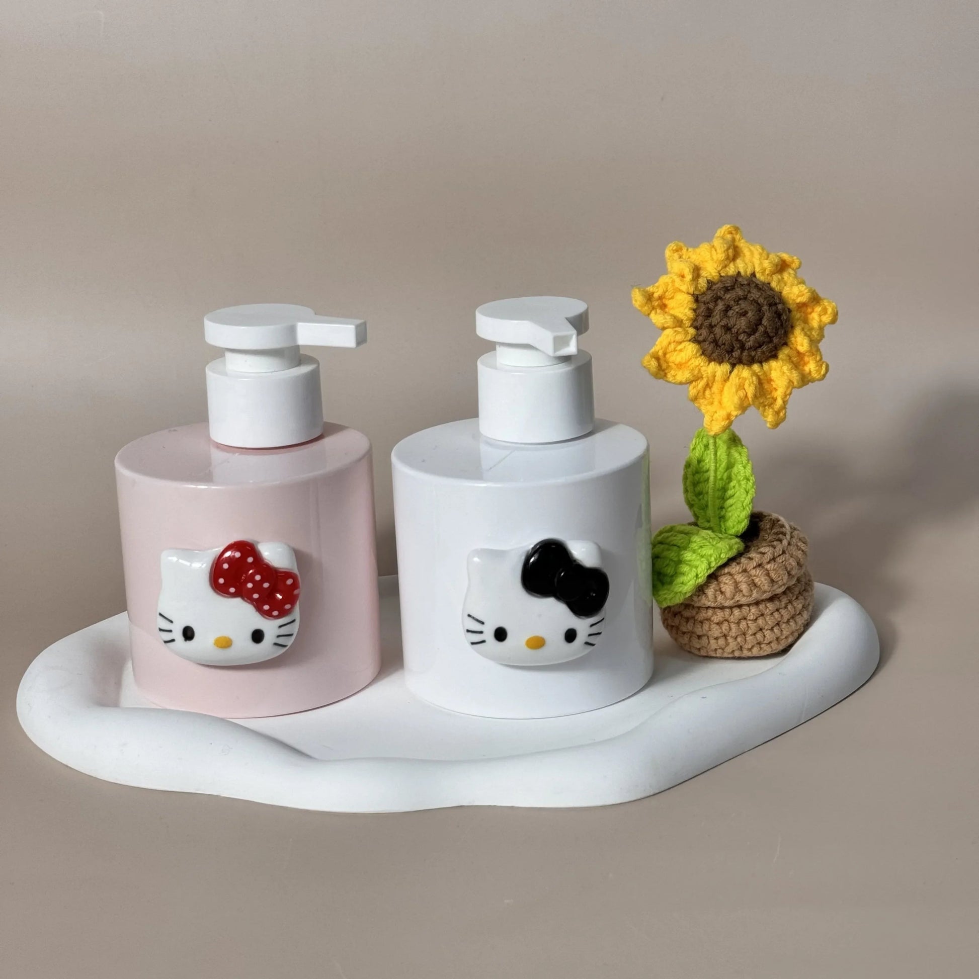 Hello Kitty Cartoon Pump Dispenser 200/300ml Portable Kawaii - Cake Pops Parties