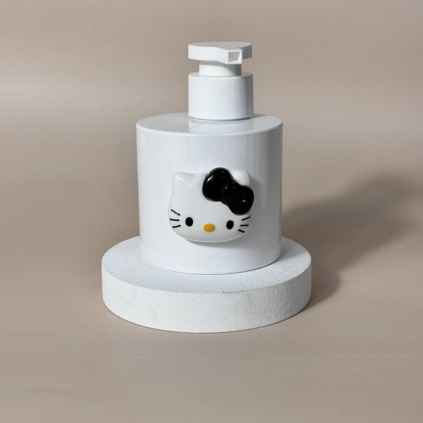 Hello Kitty Cartoon Pump Dispenser 200/300ml Portable Kawaii - Cake Pops Parties