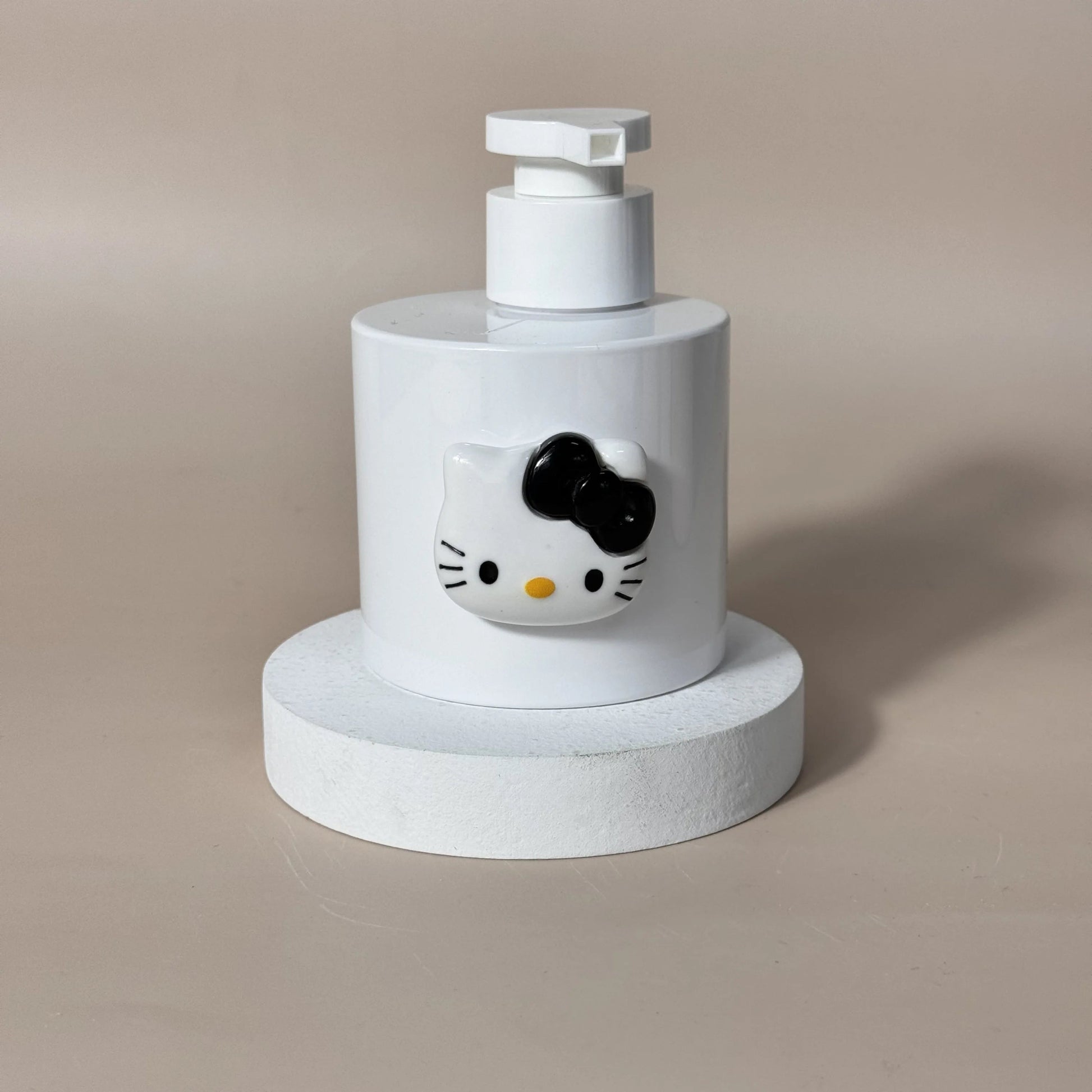 Hello Kitty Cartoon Pump Dispenser 200/300ml Portable Kawaii - Cake Pops Parties