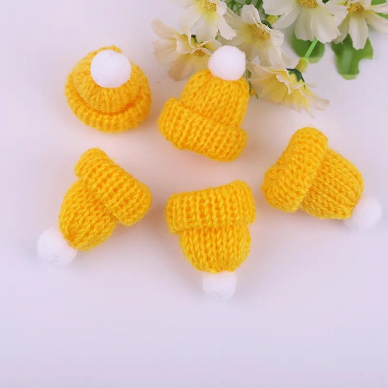 Mini Knitting Hats Christmas Ornaments - Cake Pops Parties