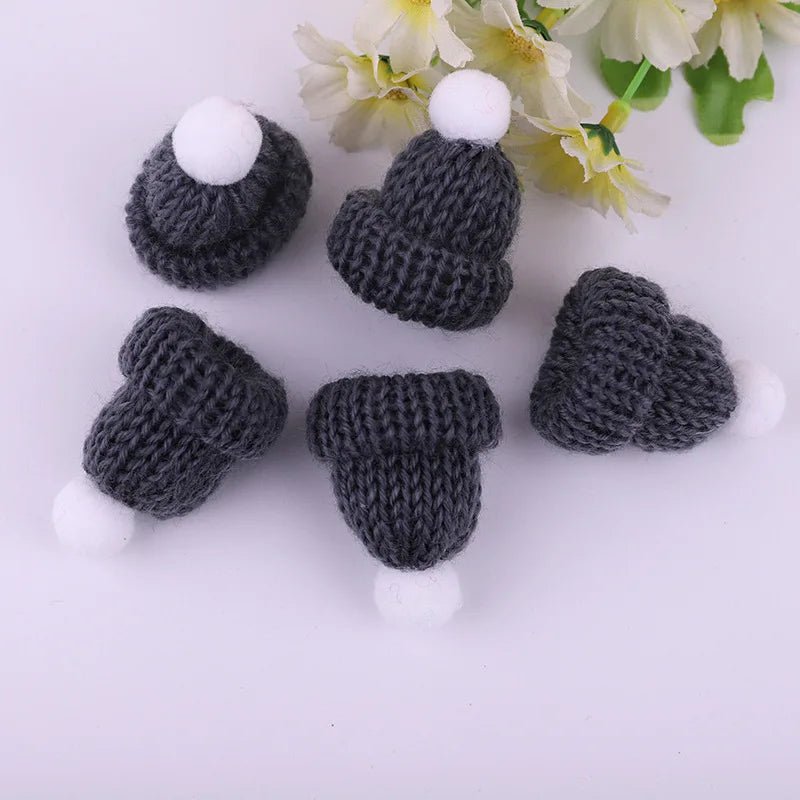 Mini Knitting Hats Christmas Ornaments - Cake Pops Parties