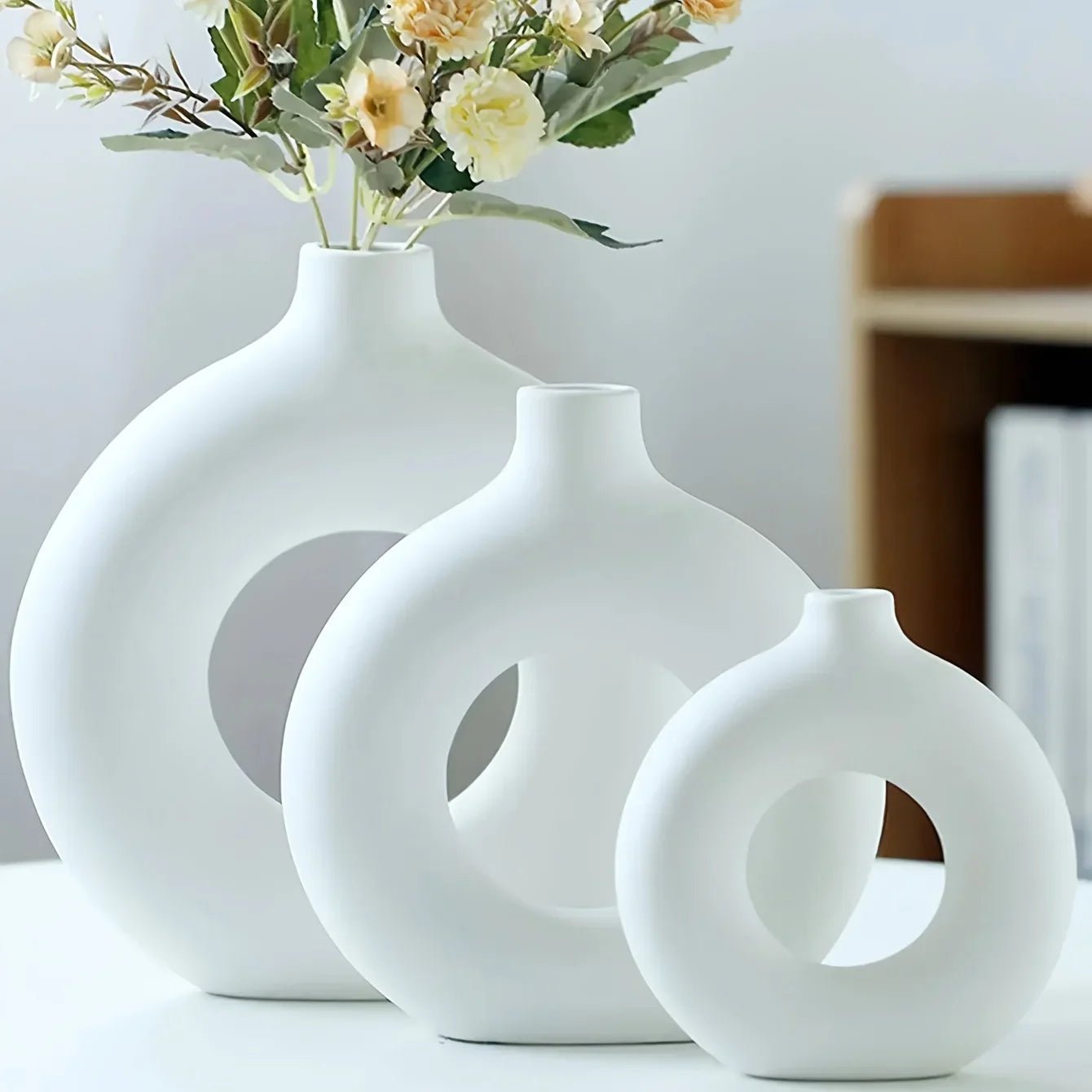 Modern Ceramic Donut Vase - Cake Pops Parties