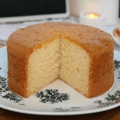 Round Handmade Lemon Sponge Cake - Cake Pops Parties
