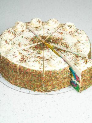 Round - Shaped Rainbow Cake - Cake Pops Parties