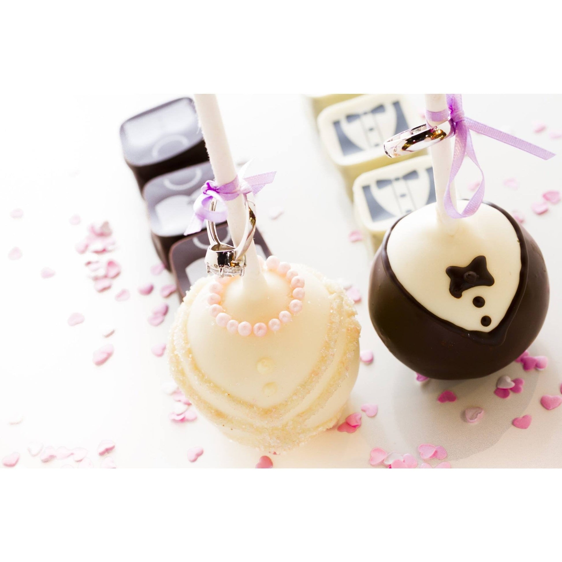 Bride And Groom Wedding Cake Pops - Cake Pops Parties