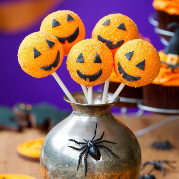 Pumpkin Cake Pops for Halloween - Cake Pops Parties