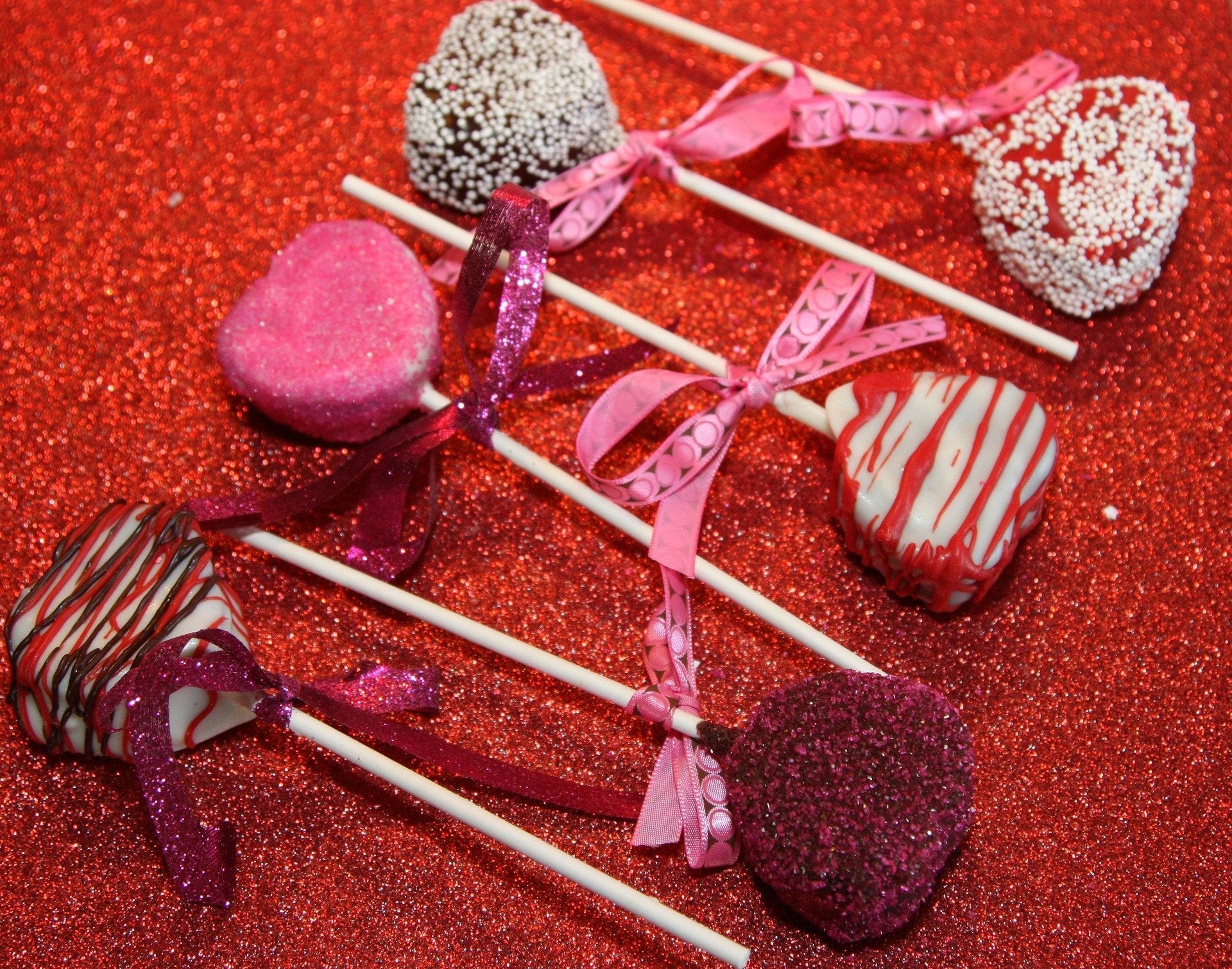 Heart Shaped Valentine's Cake Pops - Cake Pops Parties
